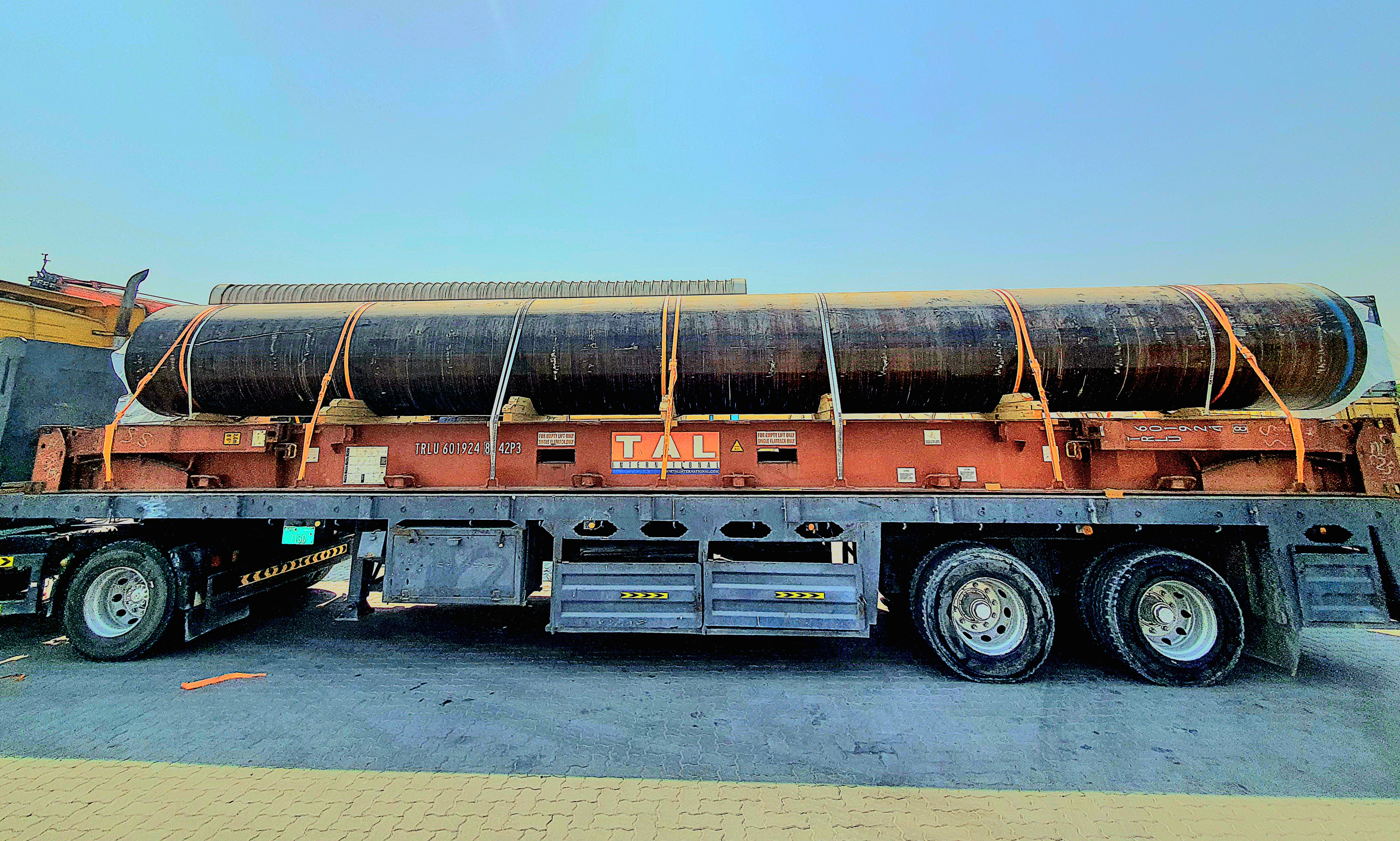 Heavy equipment lashing for project cargo